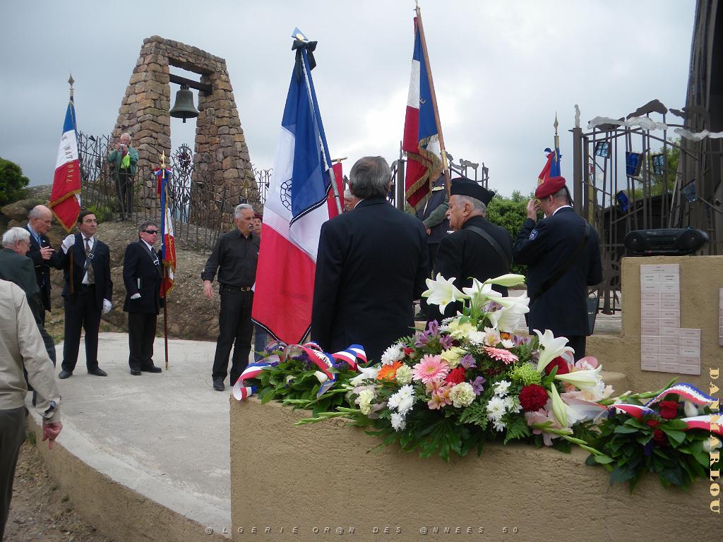 THEOULE SUR MER 13 MAI 2011 (5) DEPOT DE FLEURS.JPG